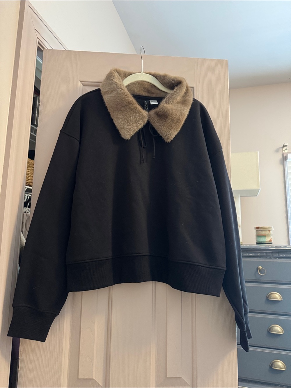 Divided H and M nwt Women's Black Pullover Sweater with Faux Fur Collar L